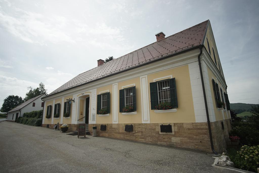 Šiker B&B Hotel Pernica Exterior foto